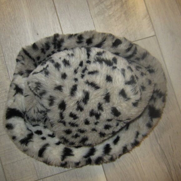 Faux Fur Snow Leopard Print Hat - Picture 8 of 9